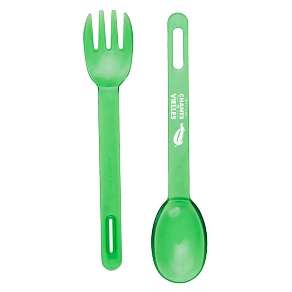 Deux Cuichettes et fourchettes en plastique vert sur fond blanc.